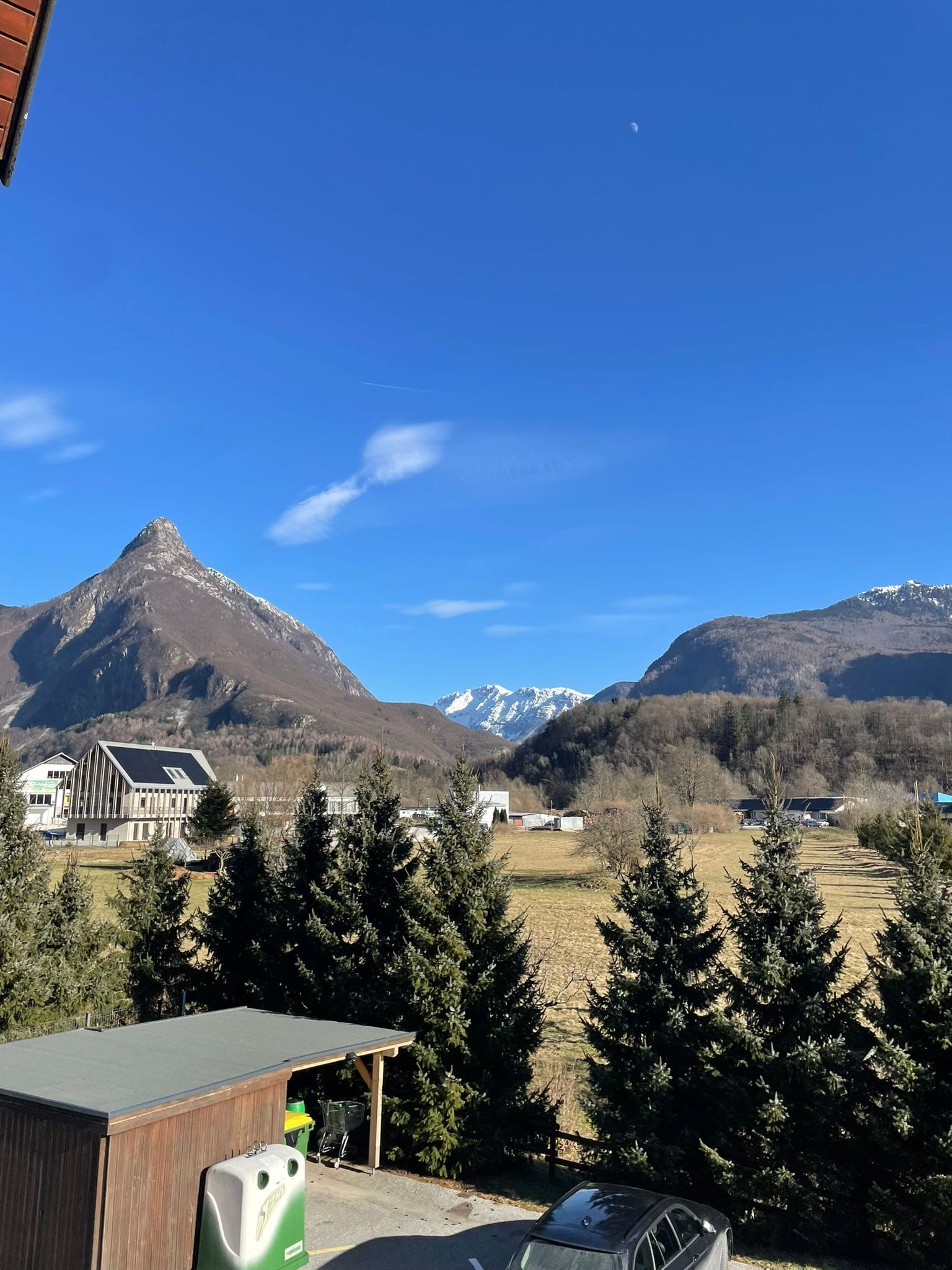 נוף חורפי הררי בצפון סלובניה